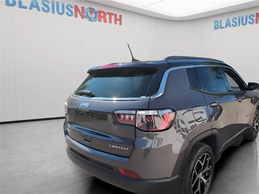 2024 Jeep Compass Limited photo 1