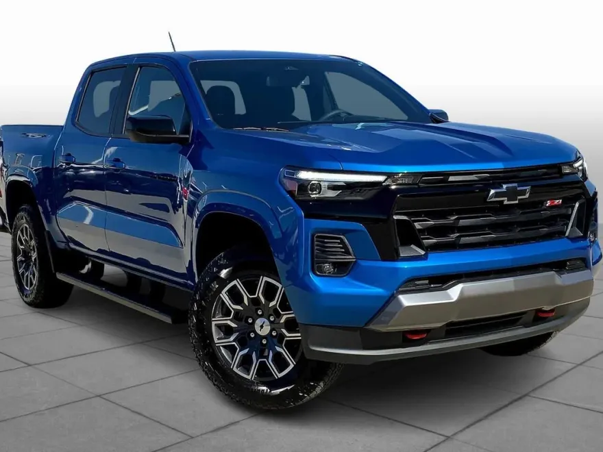 2023 Chevrolet Colorado Z71 photo 1