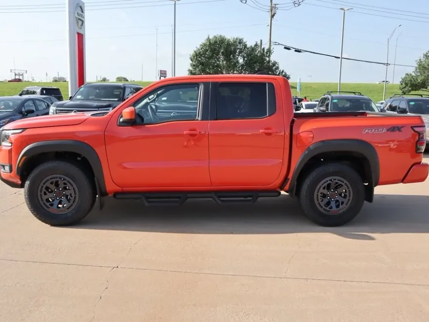 2025 Nissan Frontier PRO-4X photo 2