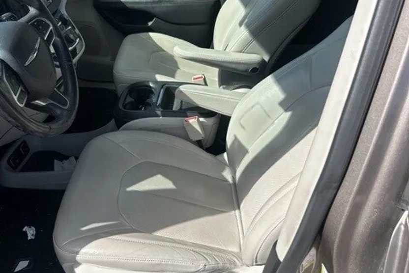 2018 Chrysler Pacifica Touring L photo 1