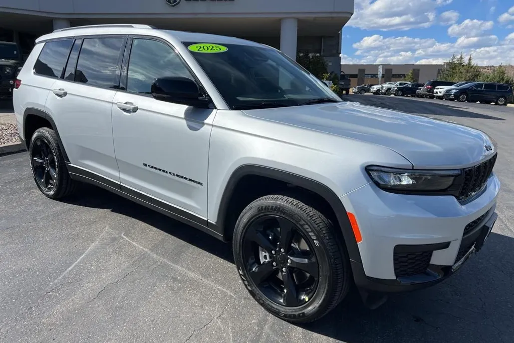 2025 Jeep Grand Cherokee Altitude X photo 1
