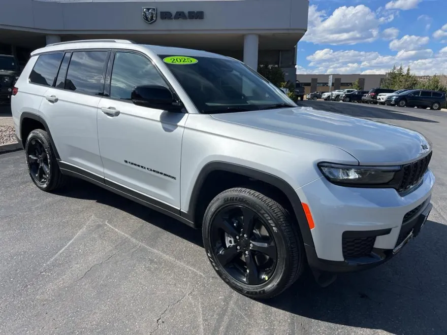 2025 Jeep Grand Cherokee Altitude X photo 1