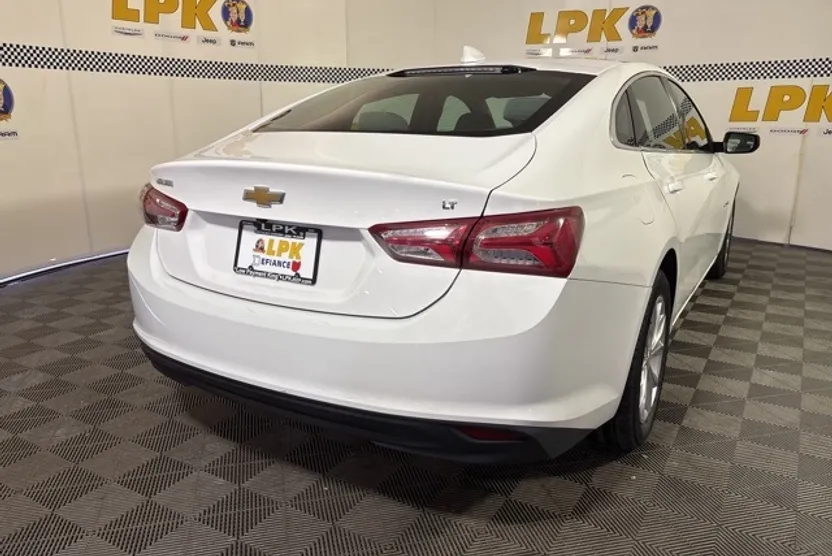 2022 Chevrolet Malibu 1LT photo 1