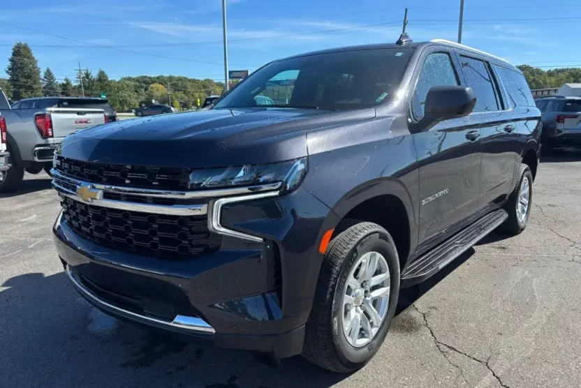 2023 Chevrolet Suburban LS photo 1