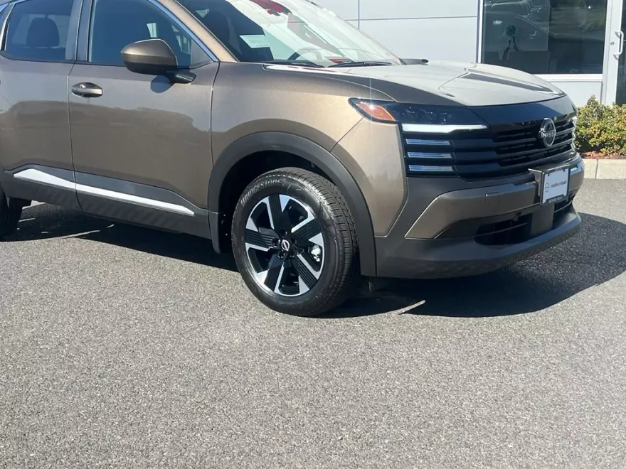 2025 Nissan Kicks SV photo 1