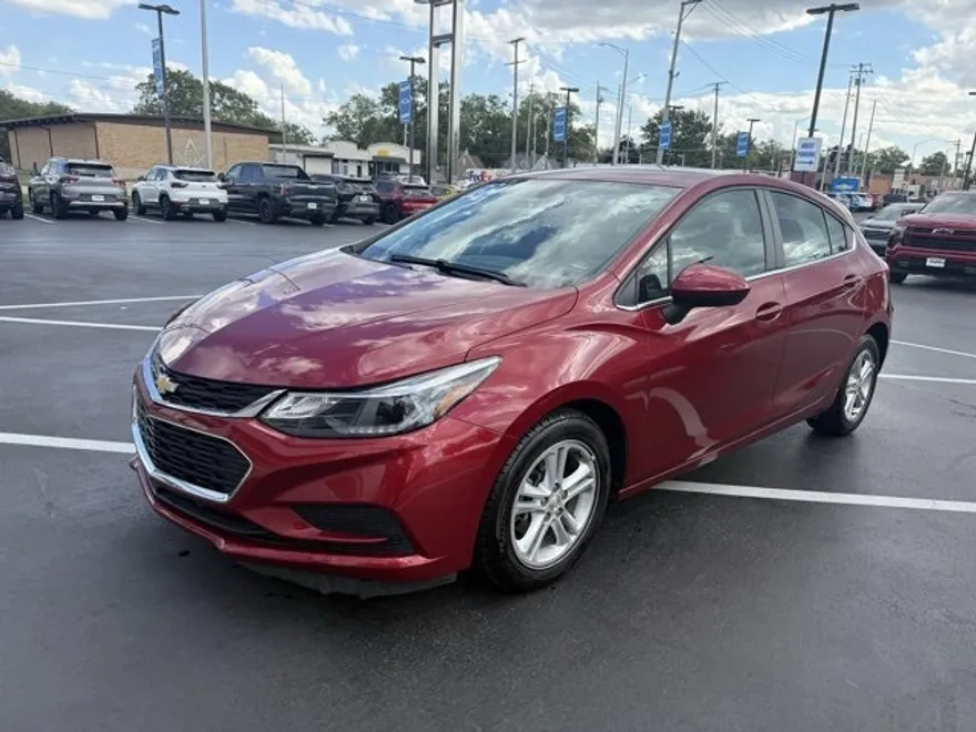 2018 Chevrolet Cruze LT photo 1