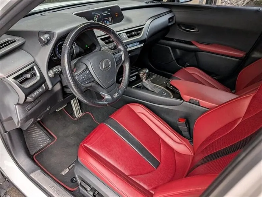 2021 Lexus UX 250h F SPORT photo 1