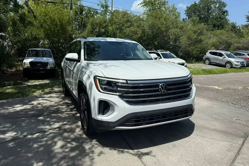 2024 Volkswagen Atlas SE Technology photo 1