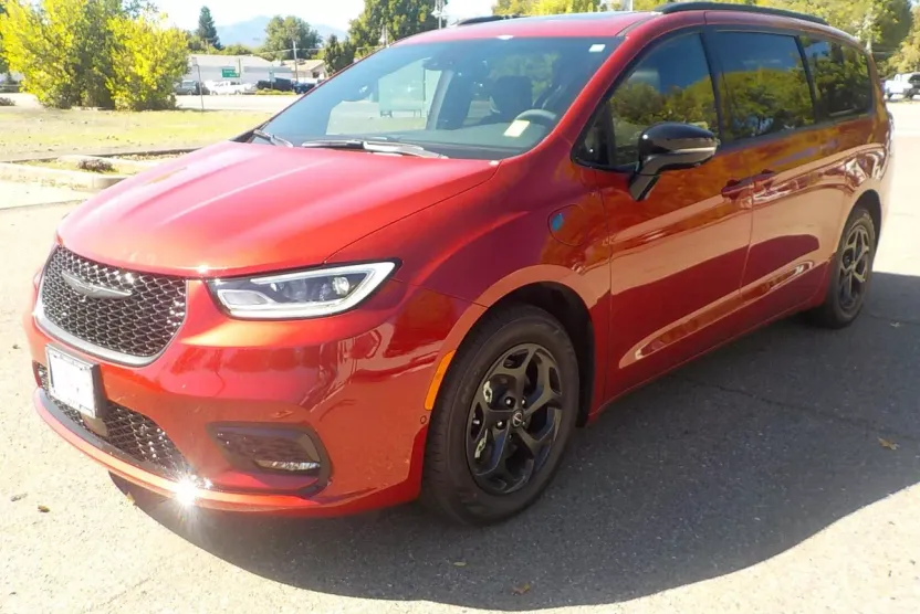 2025 Chrysler Pacifica S Appearance Hybrid photo 1