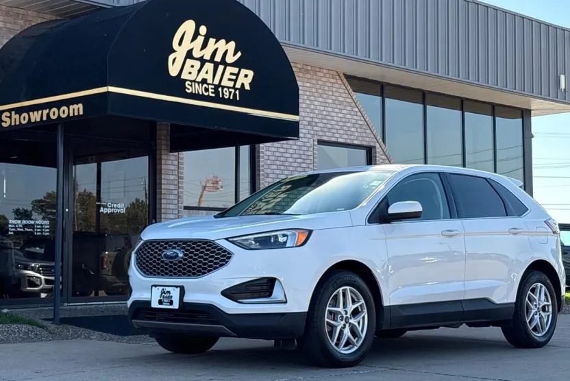 2023 Ford Edge SEL photo 1