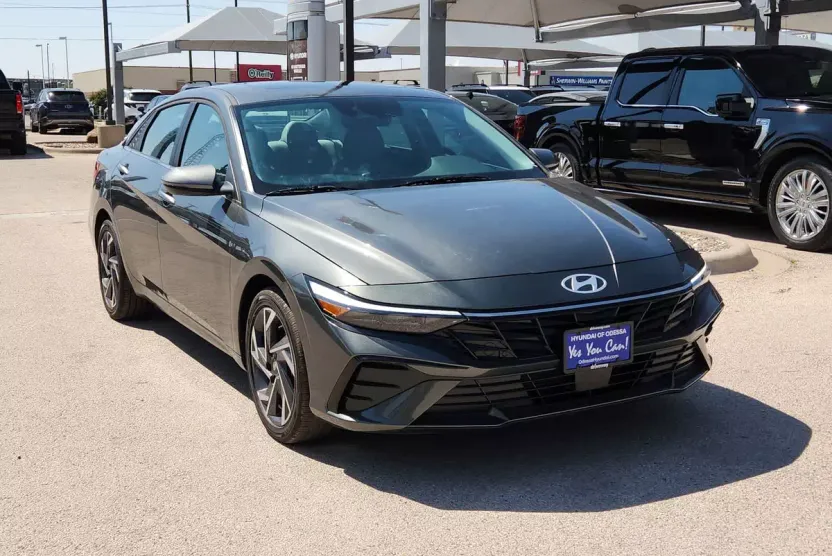 2025 Hyundai Elantra Limited photo 1