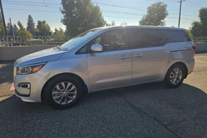 2019 Kia Sedona LX photo 1