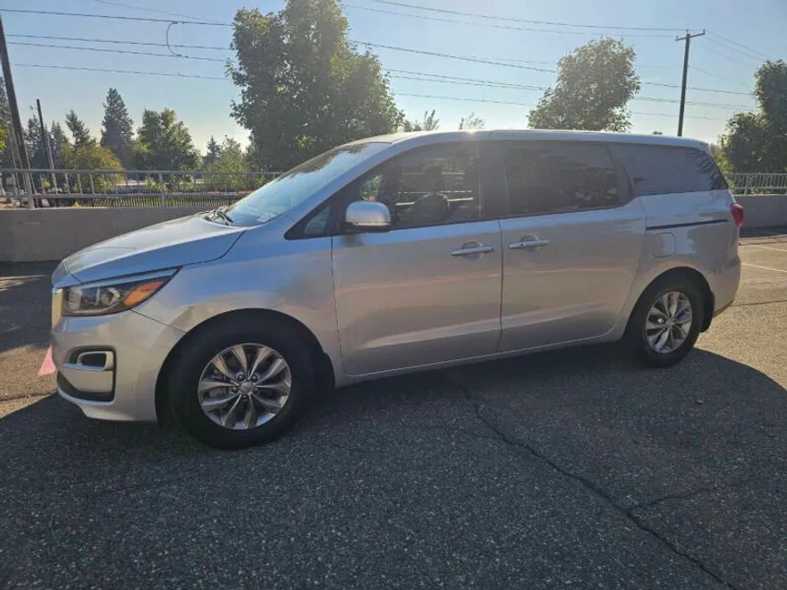 2019 Kia Sedona LX photo 1