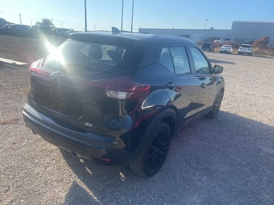 2021 Nissan Kicks SV photo 1