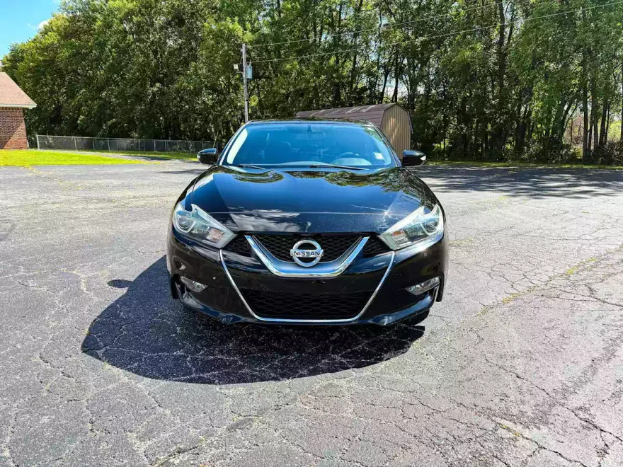 2017 Nissan Maxima SR photo 1