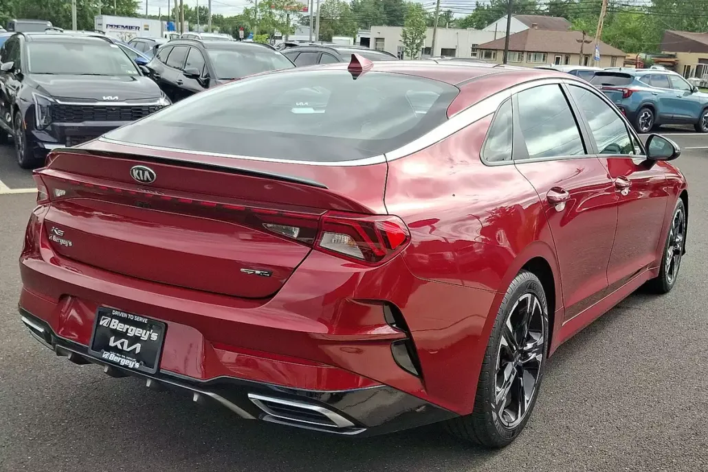 2021 Kia K5 GT-Line photo 1