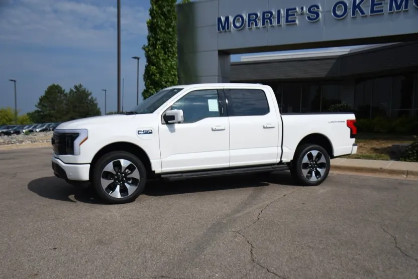 2025 Ford F-150 Lightning Platinum photo 1