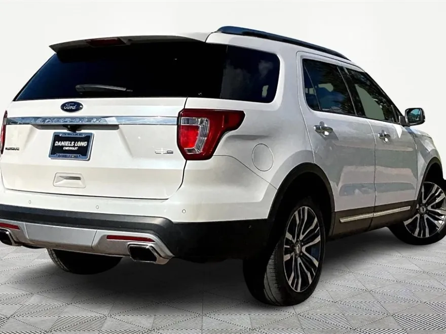 2017 Ford Explorer Platinum photo 1