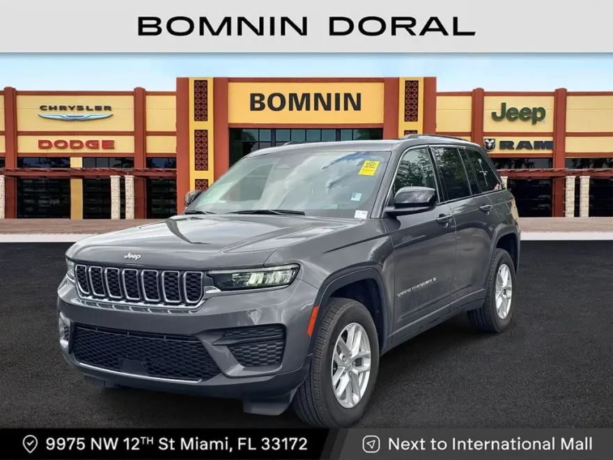 2023 Jeep Grand Cherokee Laredo photo 1
