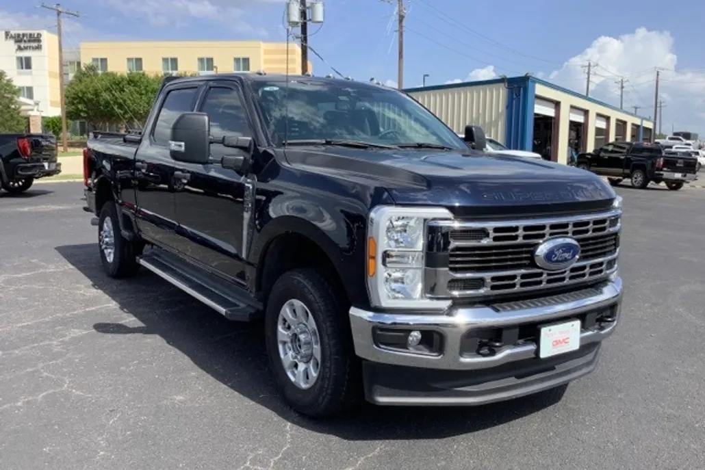 2023 Ford F-250 photo 1