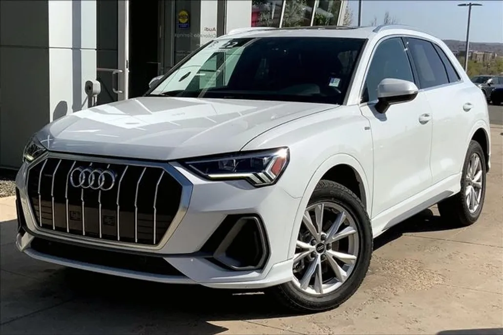 2022 Audi Q3 Premium Plus photo 1