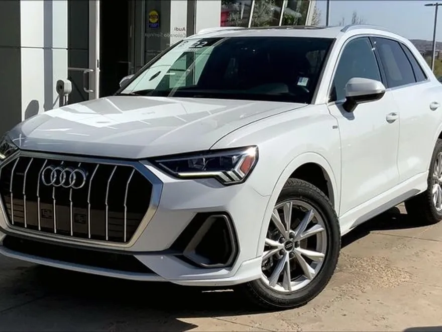 2022 Audi Q3 Premium Plus photo 1
