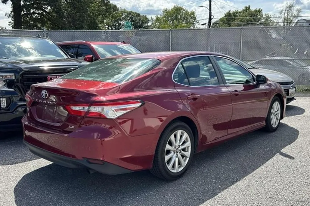 2018 Toyota Camry SE XLE photo 1