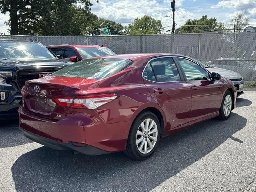 2018 Toyota Camry SE XLE photo 1
