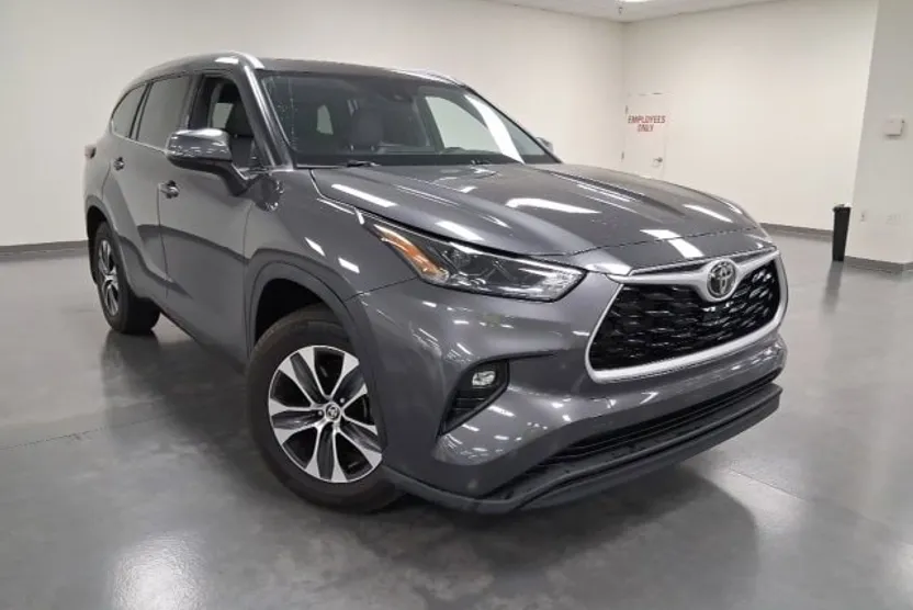 2022 Toyota Highlander XLE photo 1