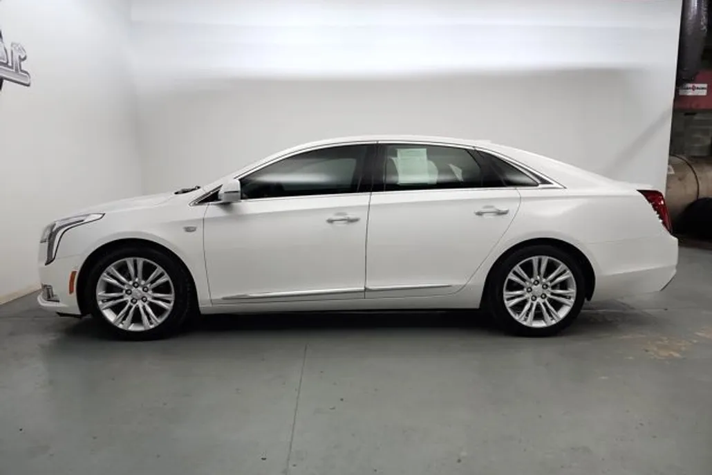 2019 Cadillac XTS Luxury photo 1