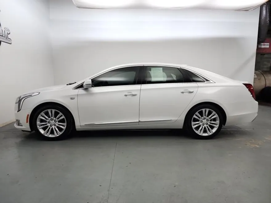 2019 Cadillac XTS Luxury photo 1