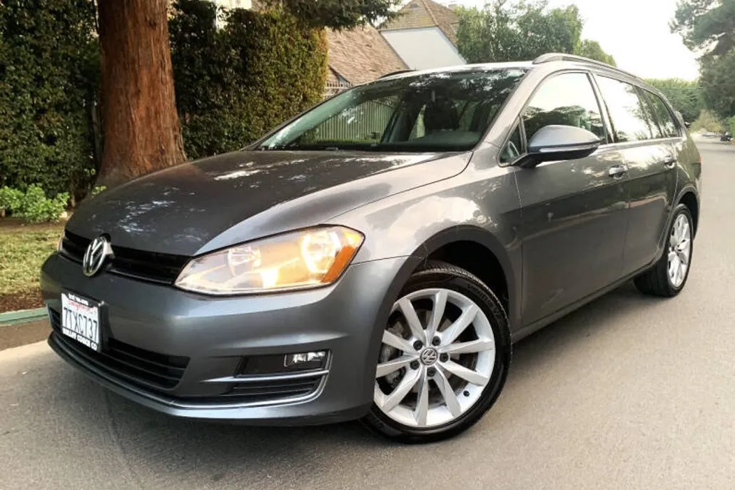 2017 Volkswagen Golf SportWagen TSI SE photo 1