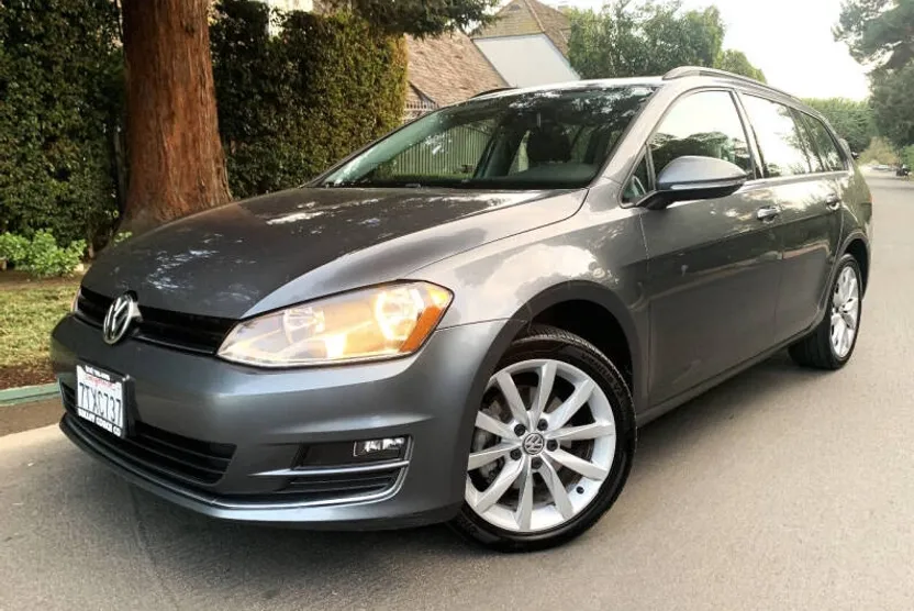 2017 Volkswagen Golf SportWagen TSI SE photo 1