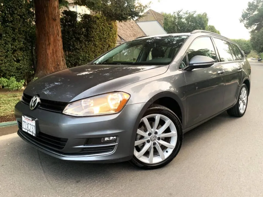 2017 Volkswagen Golf SportWagen TSI SE photo 1