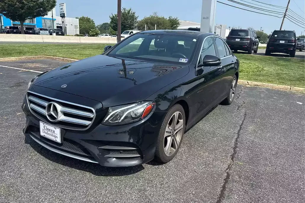2019 Mercedes Benz E 300 Sedan 4MATIC photo 1