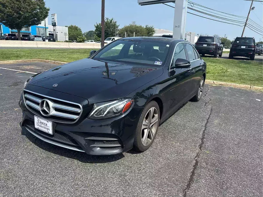 2019 Mercedes Benz E 300 Sedan 4MATIC photo 1