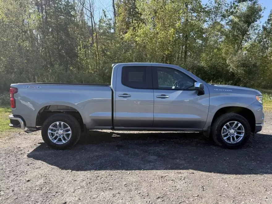 2026 Chevrolet Silverado 1500 LT photo 1