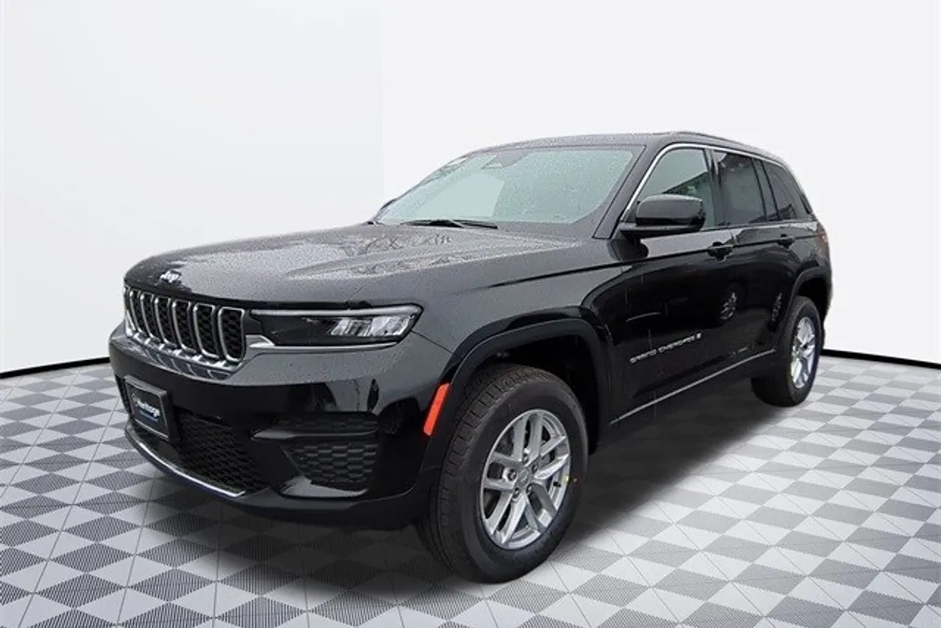 2025 Jeep Grand Cherokee Laredo Sport photo 1