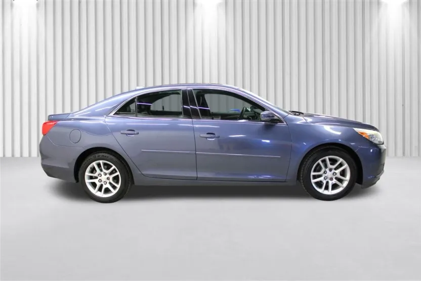 2013 Chevrolet Malibu 1LT photo 1