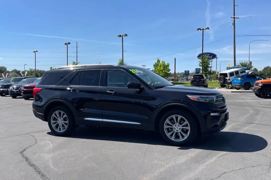 2023 Ford Explorer Limited photo 1