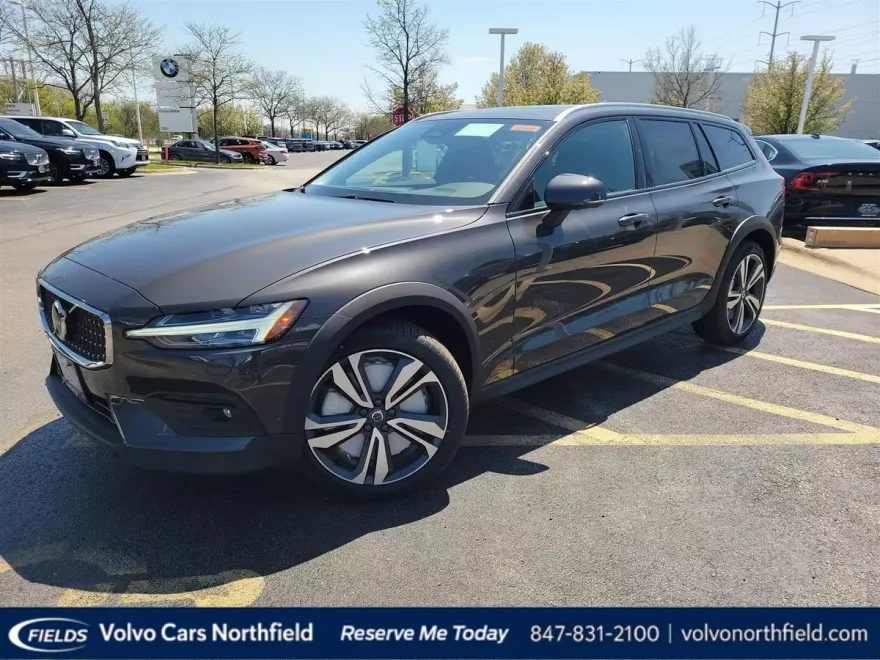 2025 Volvo V60 Cross Country B5 Plus photo 1
