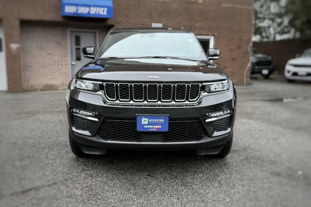 2023 Jeep Grand Cherokee Limited photo 1