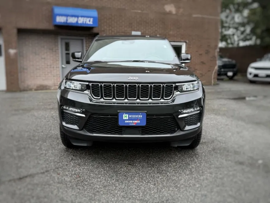 2023 Jeep Grand Cherokee Limited photo 1