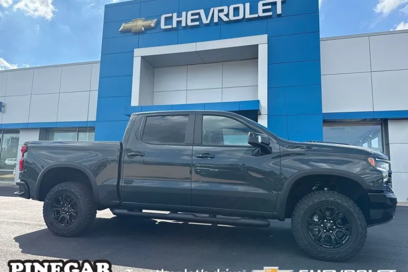 2026 Chevrolet Silverado 1500 ZR2 photo 1