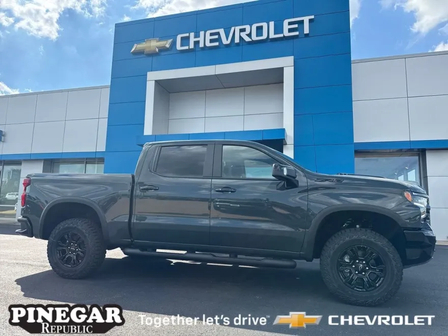 2026 Chevrolet Silverado 1500 ZR2 photo 1