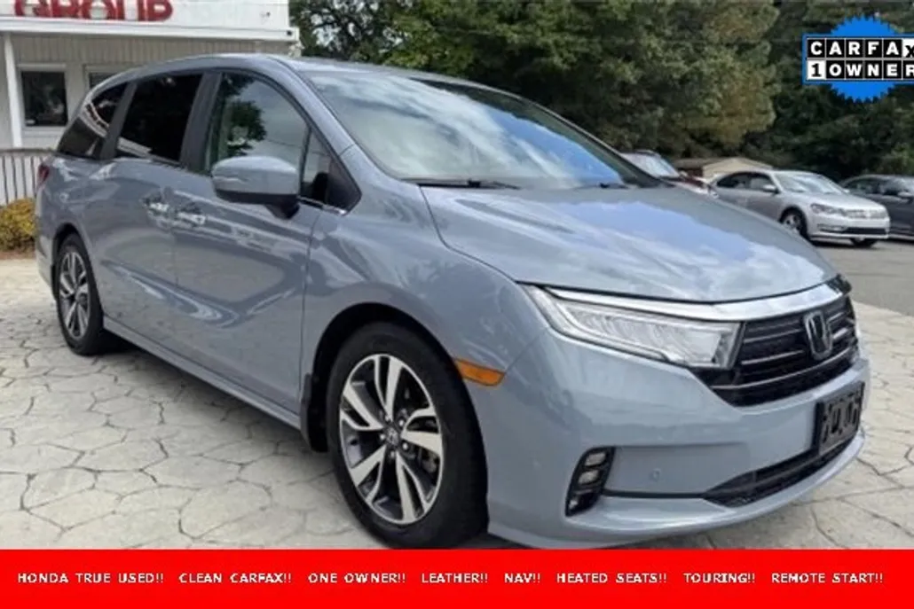 2023 Honda Odyssey Touring photo 1