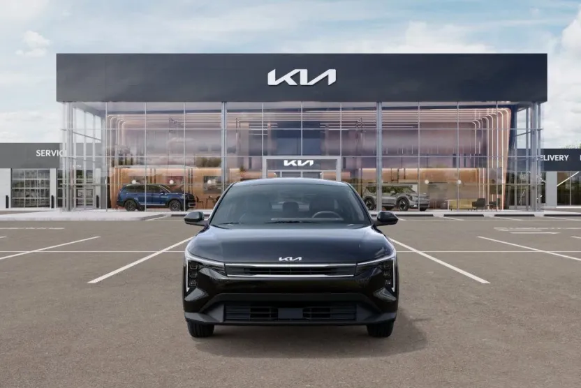 2025 Kia K4 LXS photo 1