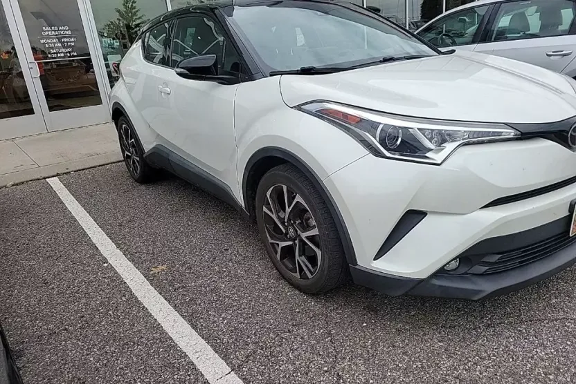 2019 Toyota C-HR Limited photo 1