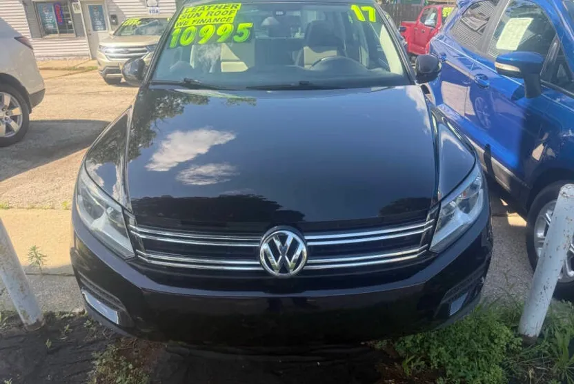 2017 Volkswagen Tiguan Wolfsburg Edition photo 1
