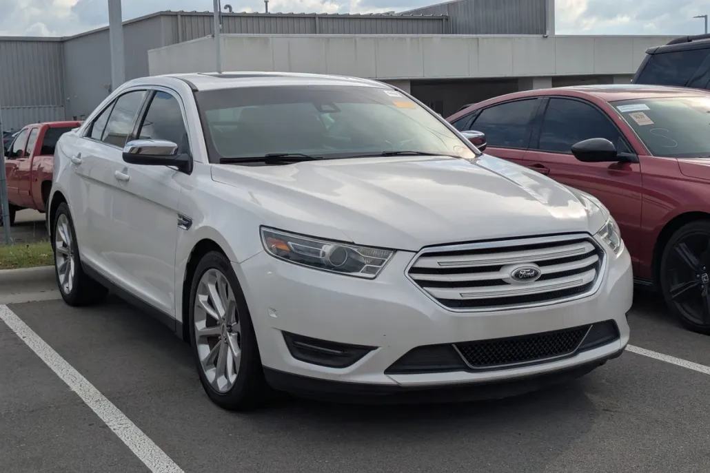 2016 Ford Taurus Limited photo 1